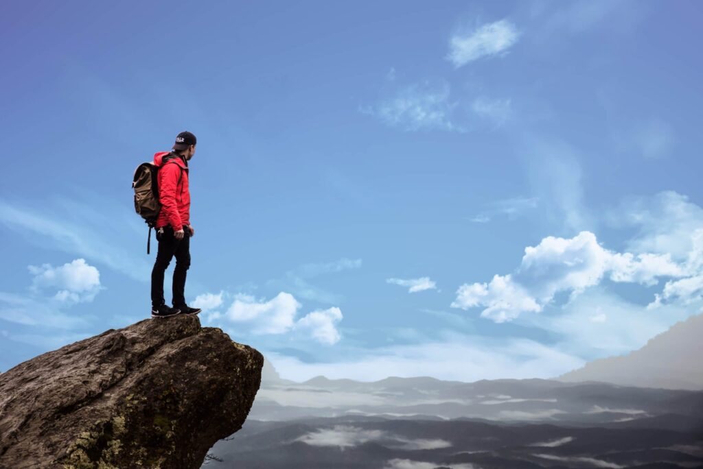 Man op top van een berg