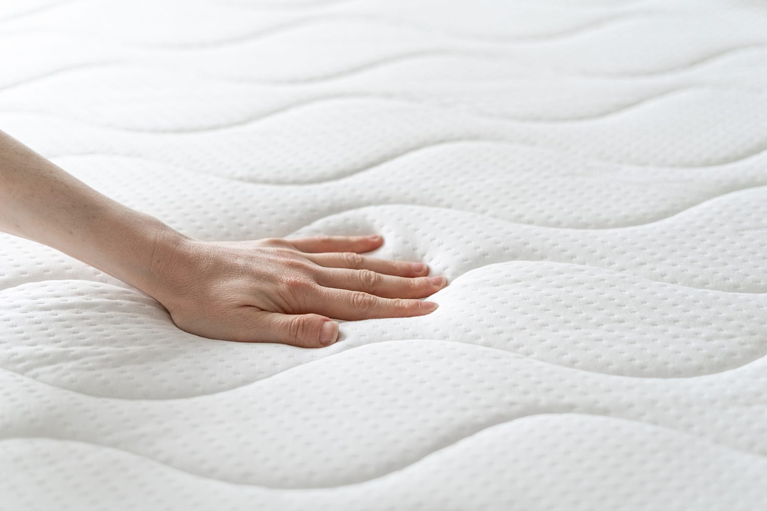 Hoe beïnvloedt een topper de stevigheid van je matras?